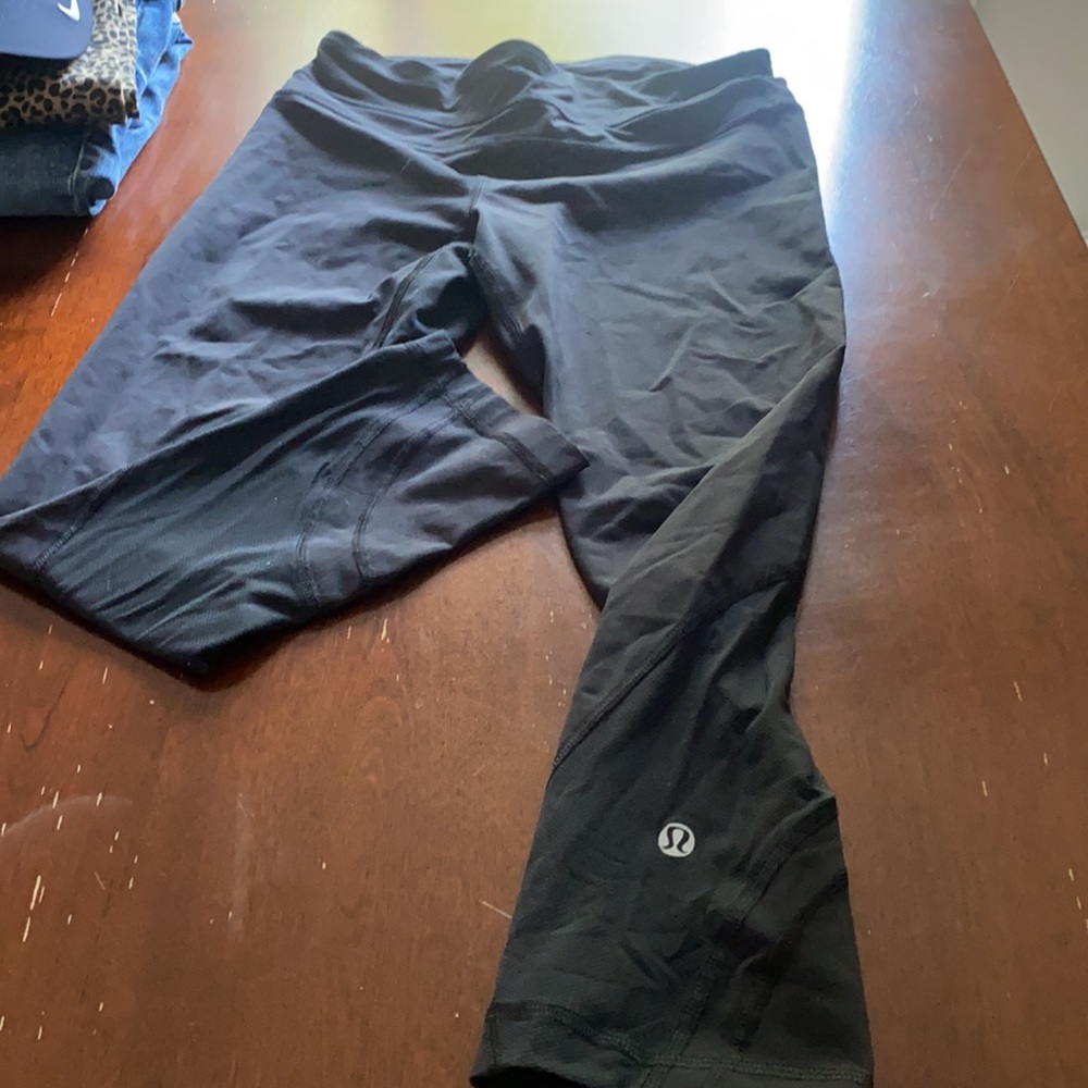 Black lululemon capris.